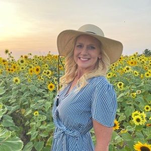 Meet your Posher, Debbie